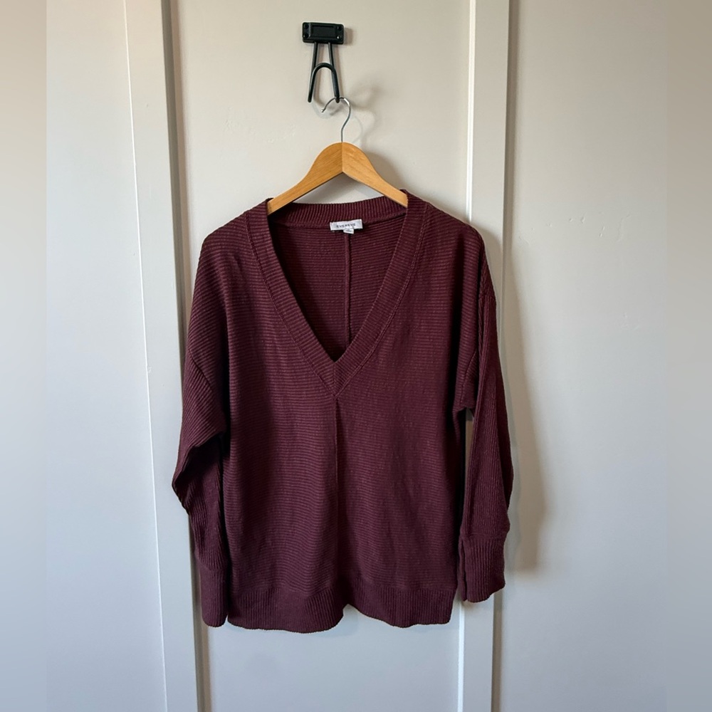 Evereve Pullover Sweater Womens Medium Red V Neck Lightweight Textured Snaps